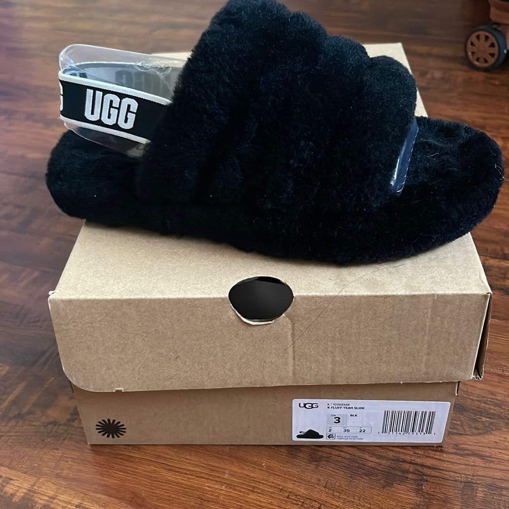 COPY - UGG FLUFF YEAH SLIDE size 3
